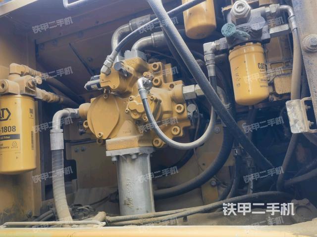 液壓泵艙室正面整體(整機(jī)外觀) 液壓泵艙室正面整體(整機(jī)外觀)