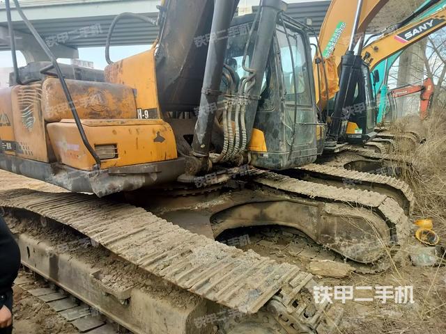 驾驶室整体(整机外观) 驾驶室整体(整机外观)