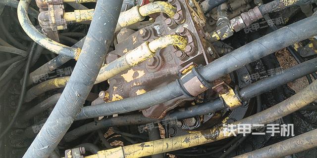 回轉(zhuǎn)馬達(dá)和主控閥(整機(jī)外觀) 回轉(zhuǎn)馬達(dá)和主控閥(整機(jī)外觀)