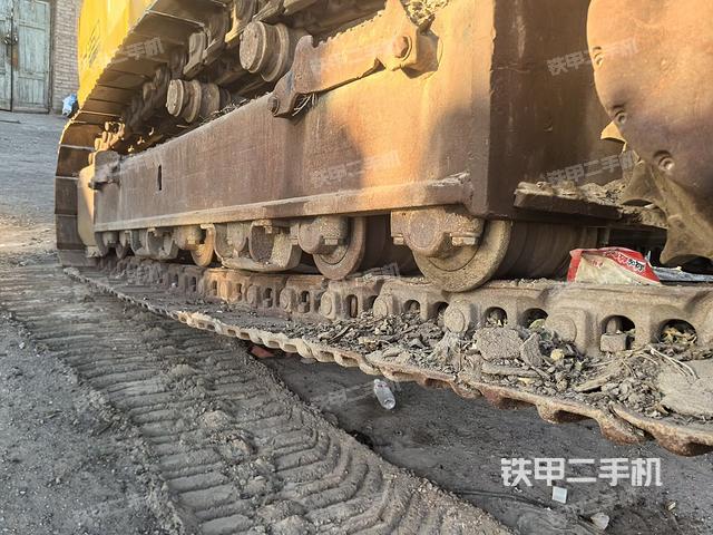 单侧履带整体(整机外观) 单侧履带整体(整机外观)