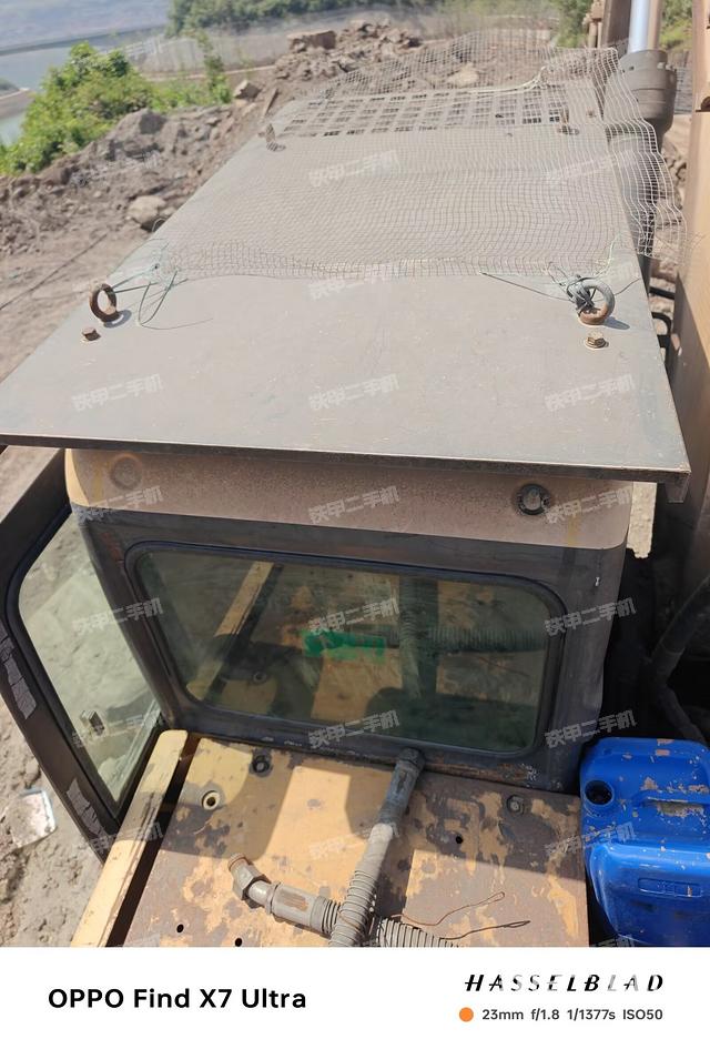 驾驶室顶部（整机外观）