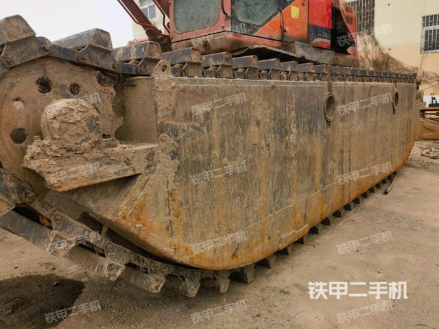 單側(cè)履帶整體(整機外觀) 單側(cè)履帶整體(整機外觀)