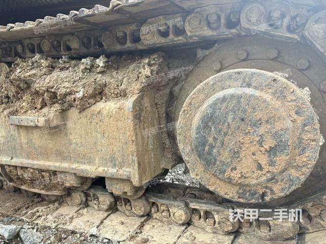 左側(cè)履帶整體?(行走機(jī)構(gòu)) 左側(cè)履帶整體?(行走機(jī)構(gòu))