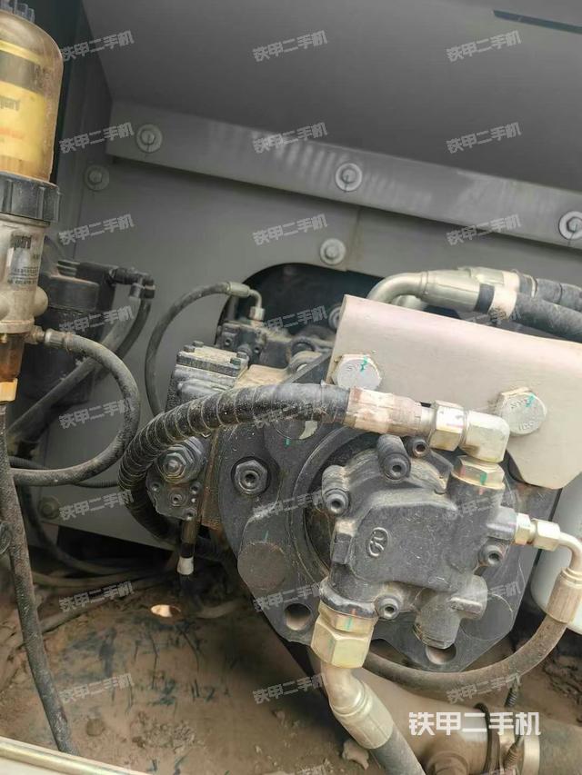 液壓泵艙室正面整體(整機(jī)外觀) 液壓泵艙室正面整體(整機(jī)外觀)