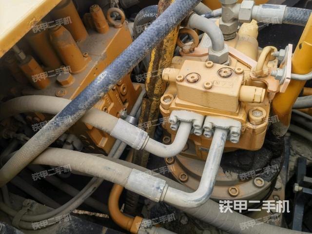 回轉(zhuǎn)馬達(dá)和主控閥(整機(jī)外觀) 回轉(zhuǎn)馬達(dá)和主控閥(整機(jī)外觀)