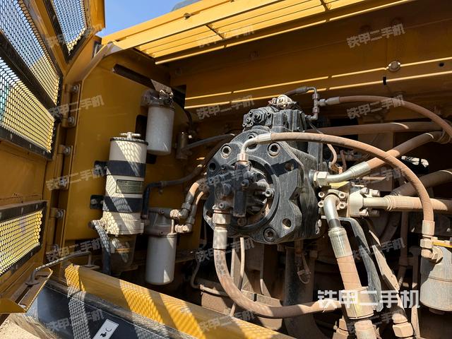 液壓泵艙室正面整體(整機(jī)外觀) 液壓泵艙室正面整體(整機(jī)外觀)