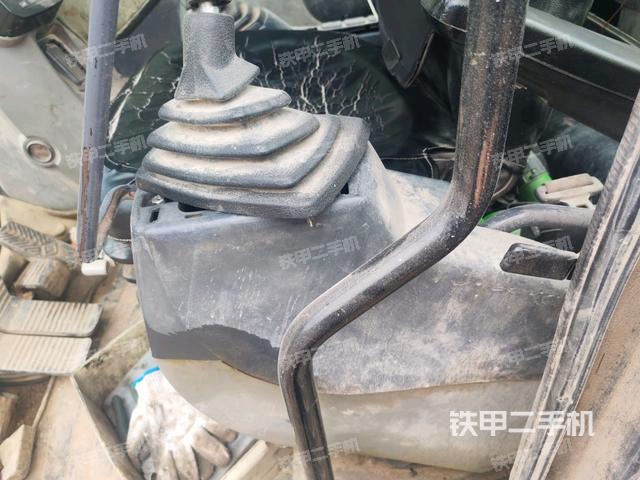 座椅左侧控制台/音响/含左手柄（驾驶室部分）