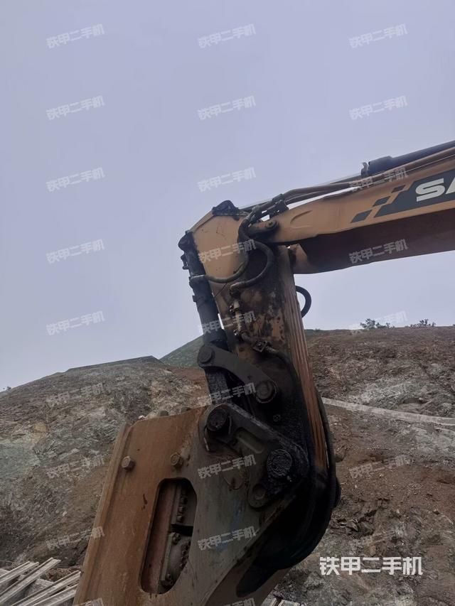 小臂整體左后(工作和回轉(zhuǎn)裝置) 小臂整體左后(工作和回轉(zhuǎn)裝置)