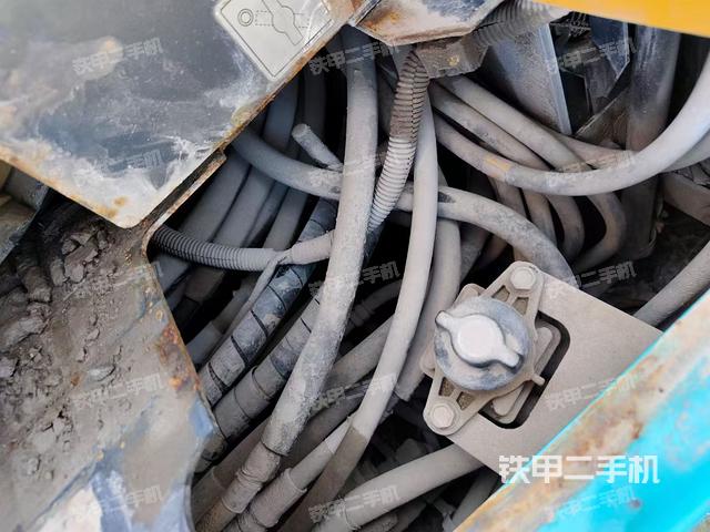 液壓泵艙室正面整體(整機外觀) 液壓泵艙室正面整體(整機外觀)