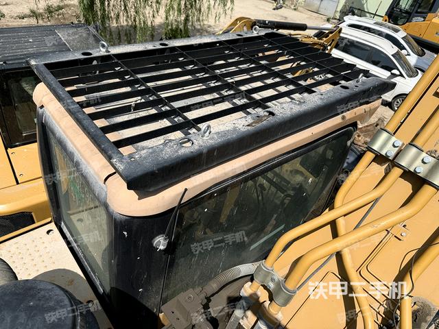 駕駛室頂部（整機外觀）