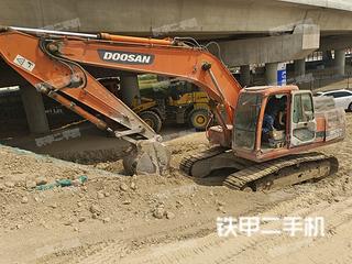 斗山DH215-9E挖掘机实拍图片