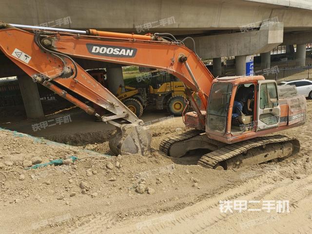 斗山DH215-9E挖掘機(jī)