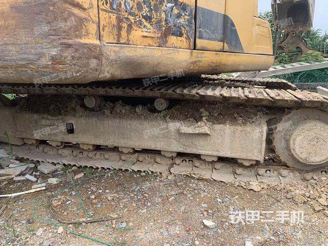 单侧履带整体(整机外观) 单侧履带整体(整机外观)