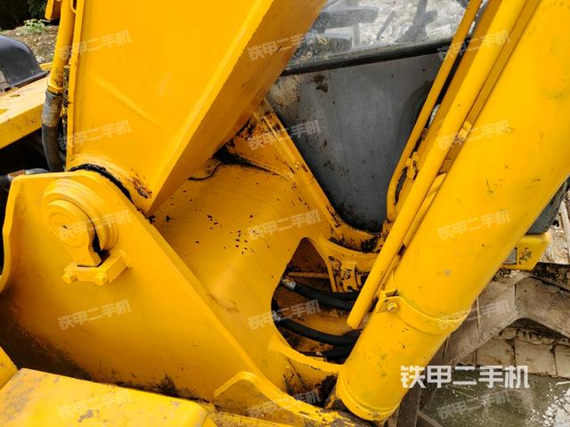 鏟斗右后整體(工作和回轉(zhuǎn)裝置) 鏟斗右后整體(工作和回轉(zhuǎn)裝置)