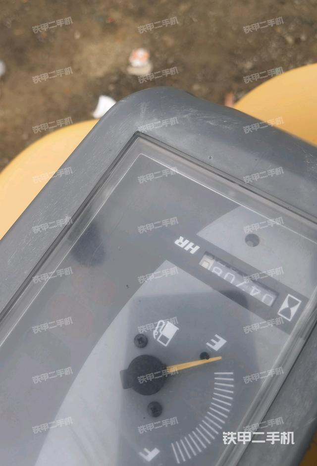 駕駛室整體(整機(jī)外觀) 駕駛室整體(整機(jī)外觀)