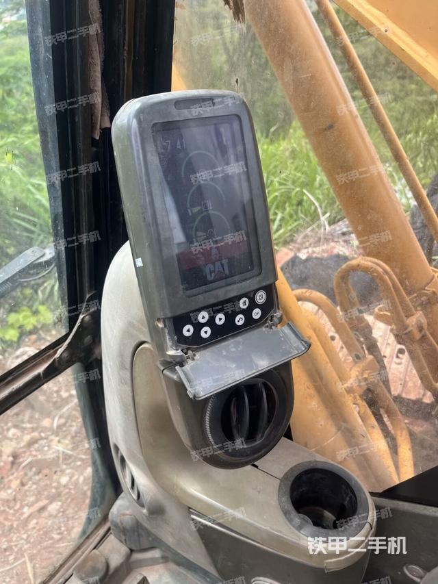 后窗玻璃角标(驾驶室部分) 后窗玻璃角标(驾驶室部分)