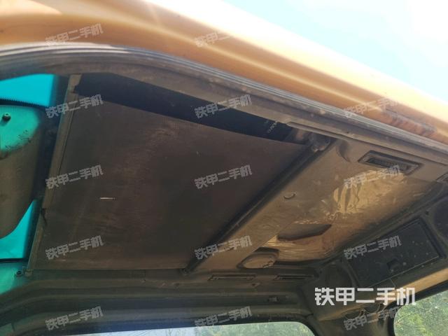 座椅右侧控制台/钥匙门/油门/含右手柄(驾驶室部分) 座椅右侧控制台/钥匙门/油门/含右手柄(驾驶室部分)