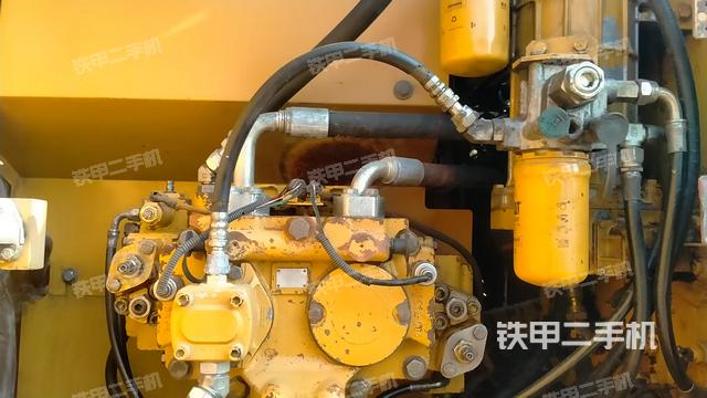 液壓泵艙室正面整體(整機(jī)外觀(guān)) 液壓泵艙室正面整體(整機(jī)外觀(guān))