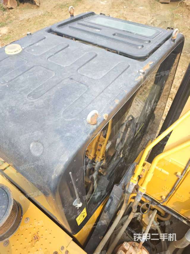 駕駛室頂部(整機外觀) 駕駛室頂部(整機外觀)