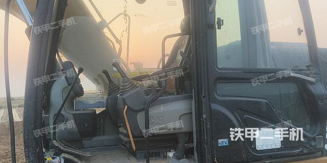 驾驶室整体(整机外观) 驾驶室整体(整机外观)