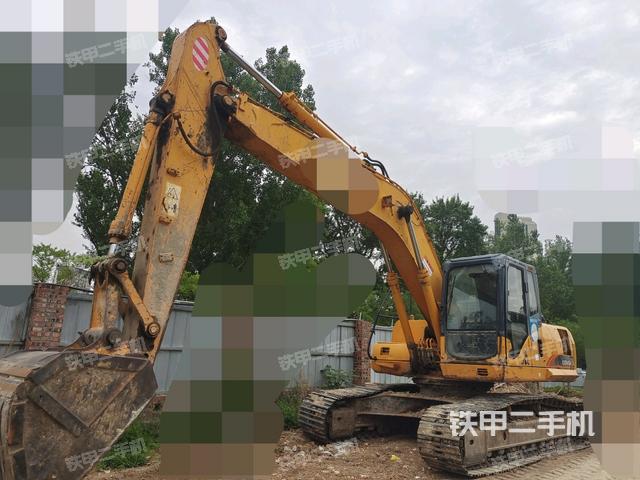 雷沃重工FR220挖掘機