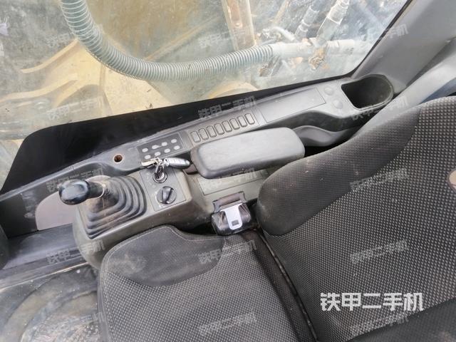 座椅右側(cè)控制臺(tái)/鑰匙門/油門/含右手柄(駕駛室部分) 座椅右側(cè)控制臺(tái)/鑰匙門/油門/含右手柄(駕駛室部分)
