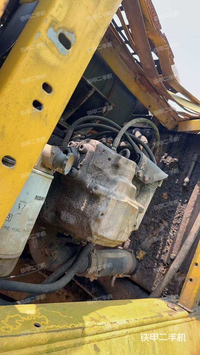 液壓泵艙室正面整體(整機(jī)外觀(guān)) 液壓泵艙室正面整體(整機(jī)外觀(guān))