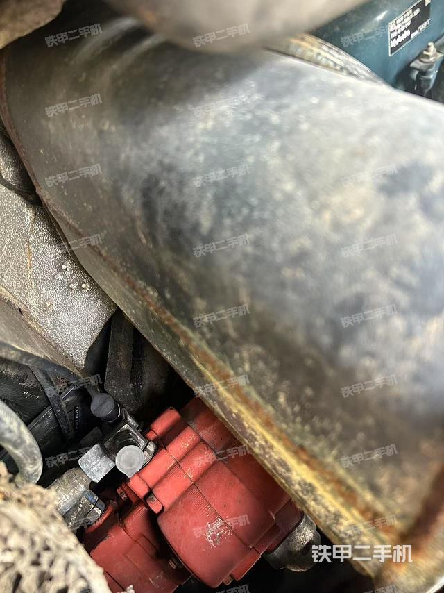 液壓泵艙室正面整體(整機外觀) 液壓泵艙室正面整體(整機外觀)