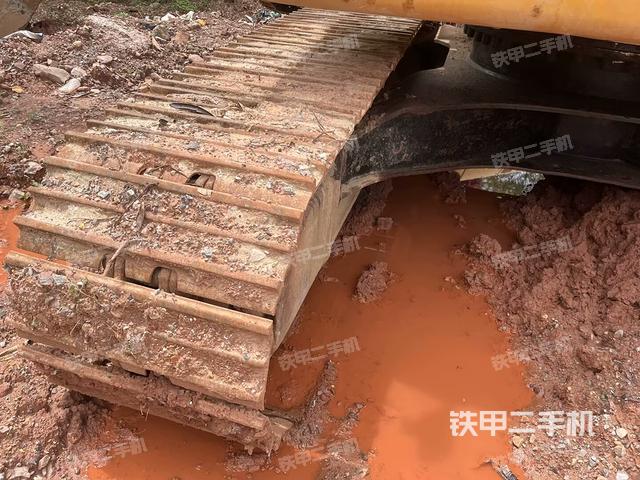 左侧履带整体 (行走机构) 左侧履带整体 (行走机构)