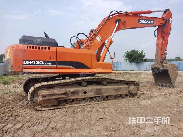 整機(jī)右后45°(整機(jī)外觀) 整機(jī)右后45°(整機(jī)外觀)