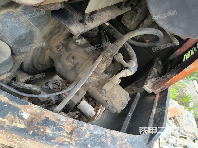 液壓泵艙室正面整體(整機(jī)外觀) 液壓泵艙室正面整體(整機(jī)外觀)