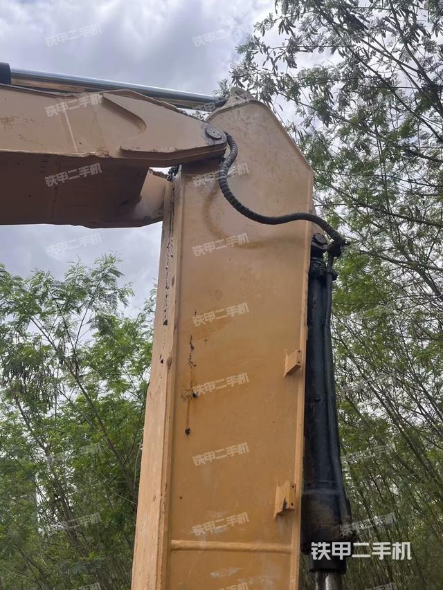 大臂整体 右侧(工作和回转装置) 大臂整体 右侧(工作和回转装置)