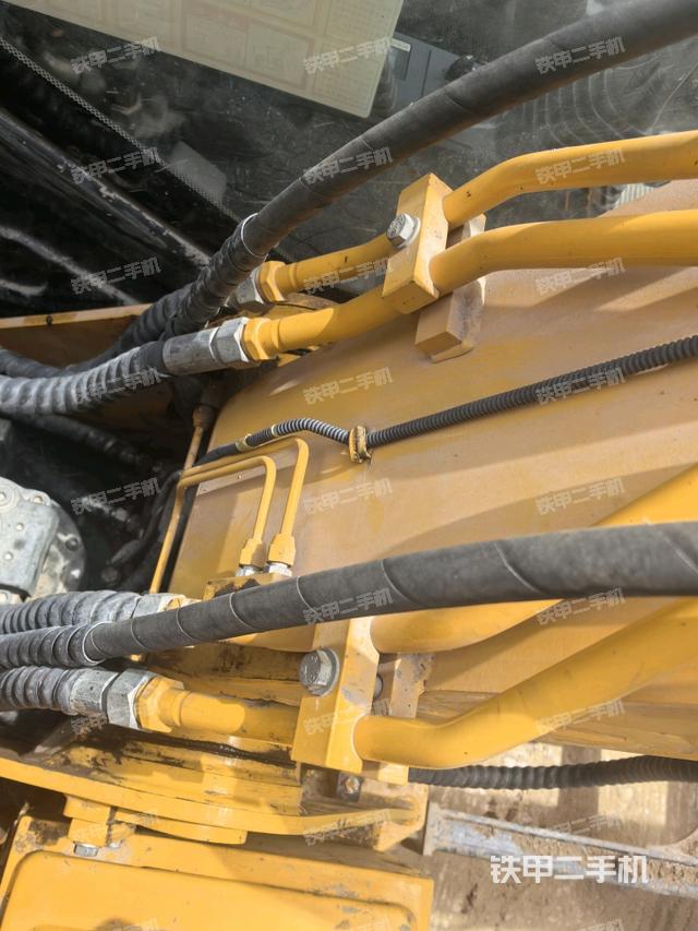 大臂背部俯视（工作和回转装置）