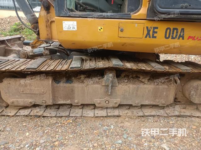 单侧履带整体(整机外观) 单侧履带整体(整机外观)