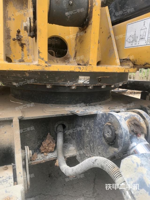 转盘和下车架正前（工作和回转装置）