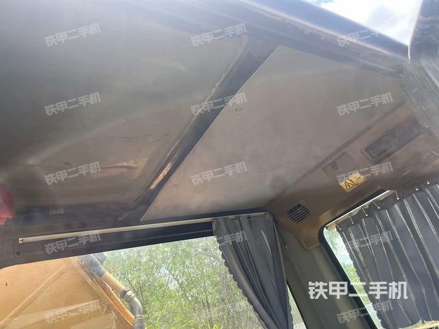 左后方玻璃角标(驾驶室部分) 左后方玻璃角标(驾驶室部分)