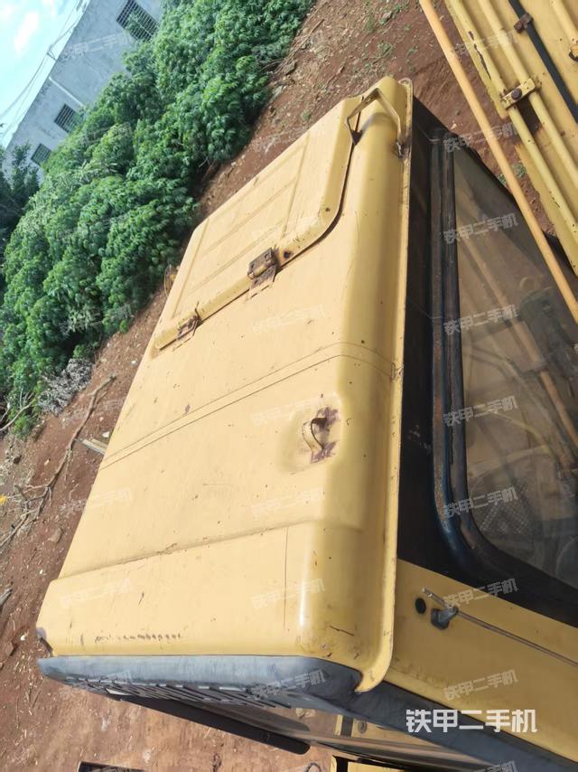 驾驶室顶部（整机外观）