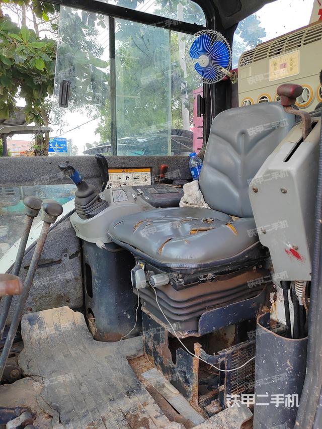 驾驶室整体（整机外观）