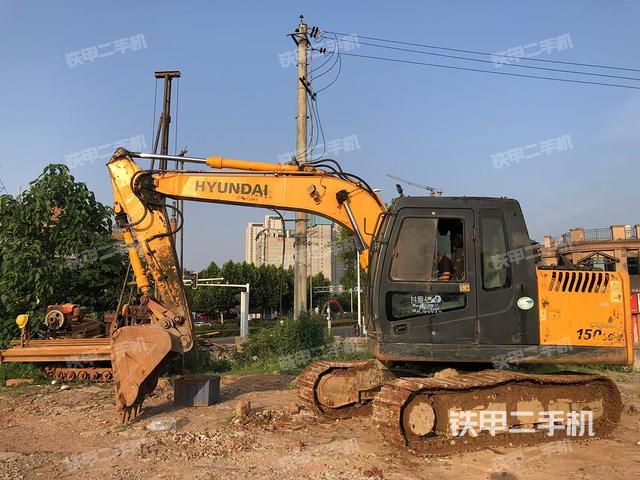 現(xiàn)代R110-7挖掘機