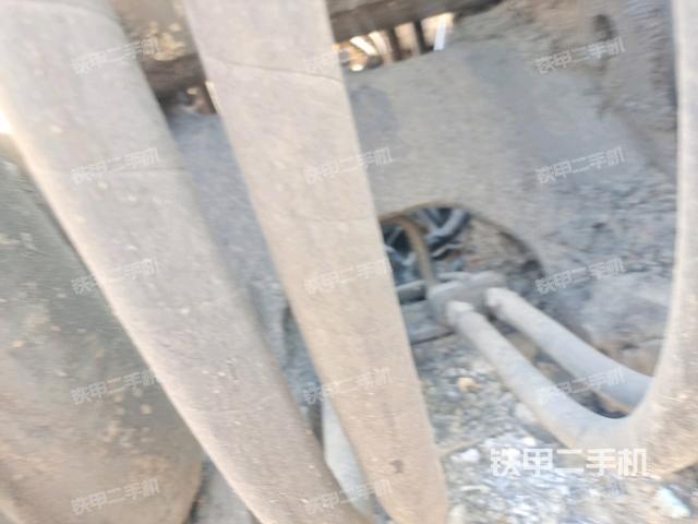 大臂背部俯视(工作和回转装置) 大臂背部俯视(工作和回转装置)