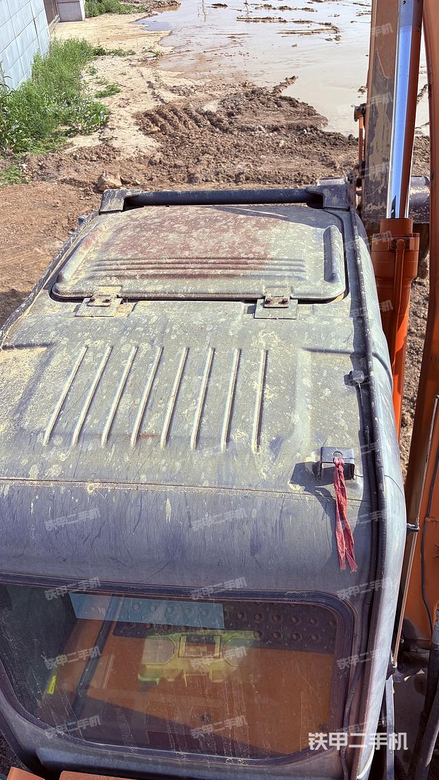 驾驶室顶部（整机外观）