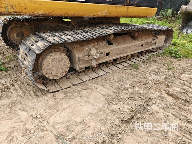 单侧履带整体(整机外观) 单侧履带整体(整机外观)