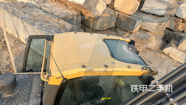 驾驶室顶部（整机外观）