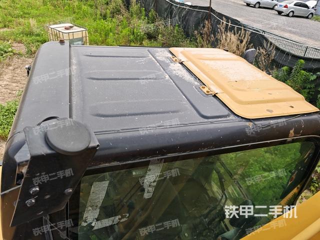 驾驶室顶部(整机外观) 驾驶室顶部(整机外观)