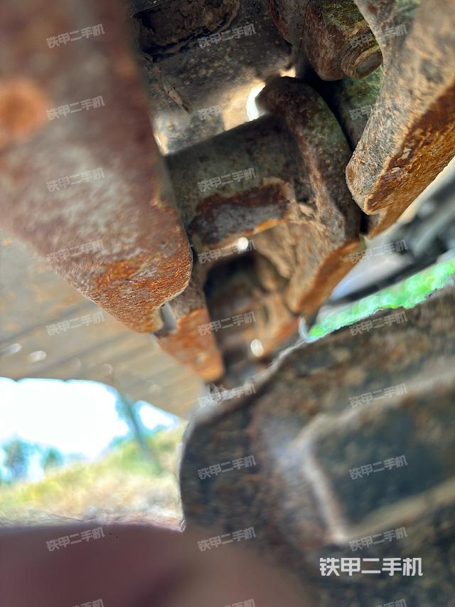 单侧履带整体(整机外观) 单侧履带整体(整机外观)