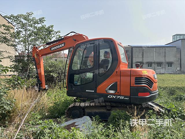 驾驶室整体(整机外观) 驾驶室整体(整机外观)