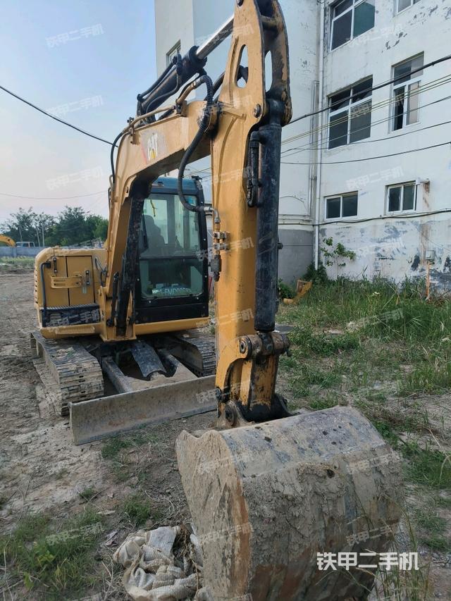 驾驶室顶部(整机外观) 驾驶室顶部(整机外观)