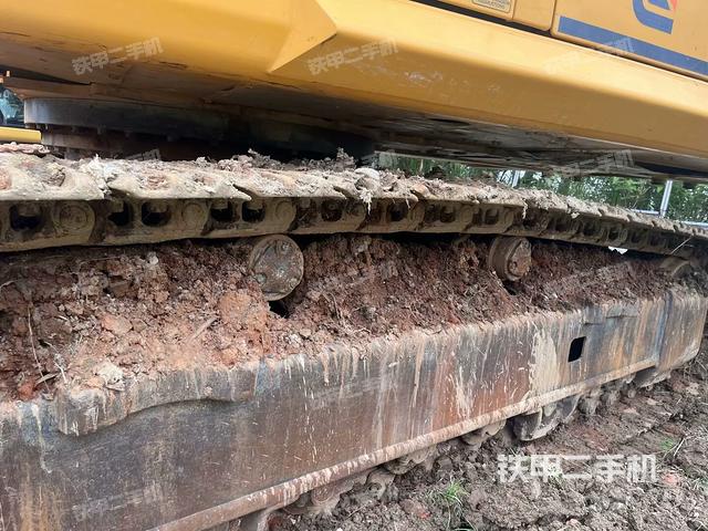 右驅(qū)動輪（行走機構(gòu)）