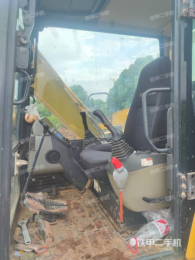 驾驶室整体（整机外观）