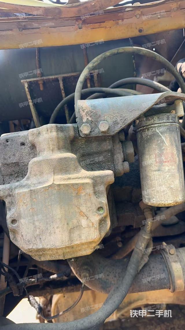 液壓泵艙室正面整體(整機(jī)外觀) 液壓泵艙室正面整體(整機(jī)外觀)